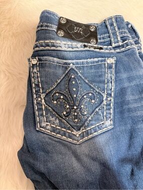 Miss Me brand Dark Wash denim shorts- Embellished Fleur-de-Lis Women’s size 30